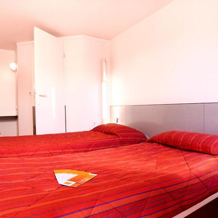 普瑞米尔艾福尔经典酒店 埃夫勒 客房 照片 A typical room at a Campanile hotel