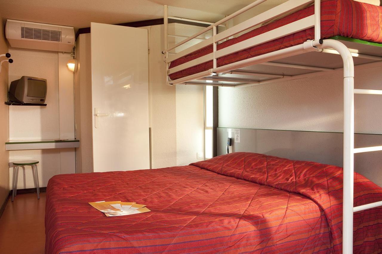 普瑞米尔艾福尔经典酒店 埃夫勒 外观 照片 A typical room at the hotel