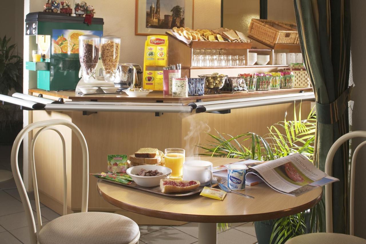 普瑞米尔艾福尔经典酒店 埃夫勒 外观 照片 Breakfast at a hotel