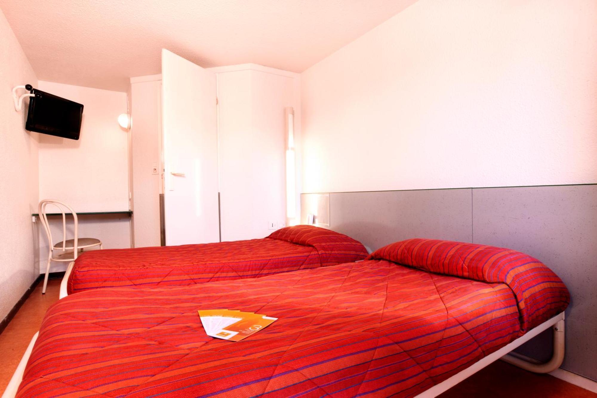 普瑞米尔艾福尔经典酒店 埃夫勒 客房 照片 A typical room at a Campanile hotel