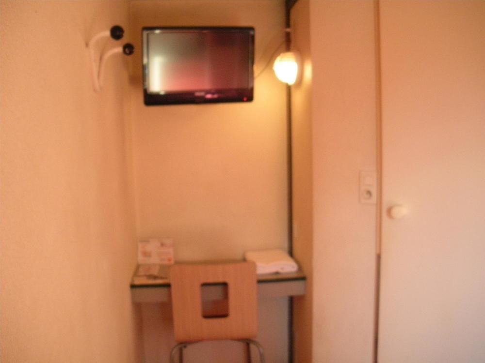 普瑞米尔艾福尔经典酒店 埃夫勒 外观 照片 A room at a typical Japanese love hotel