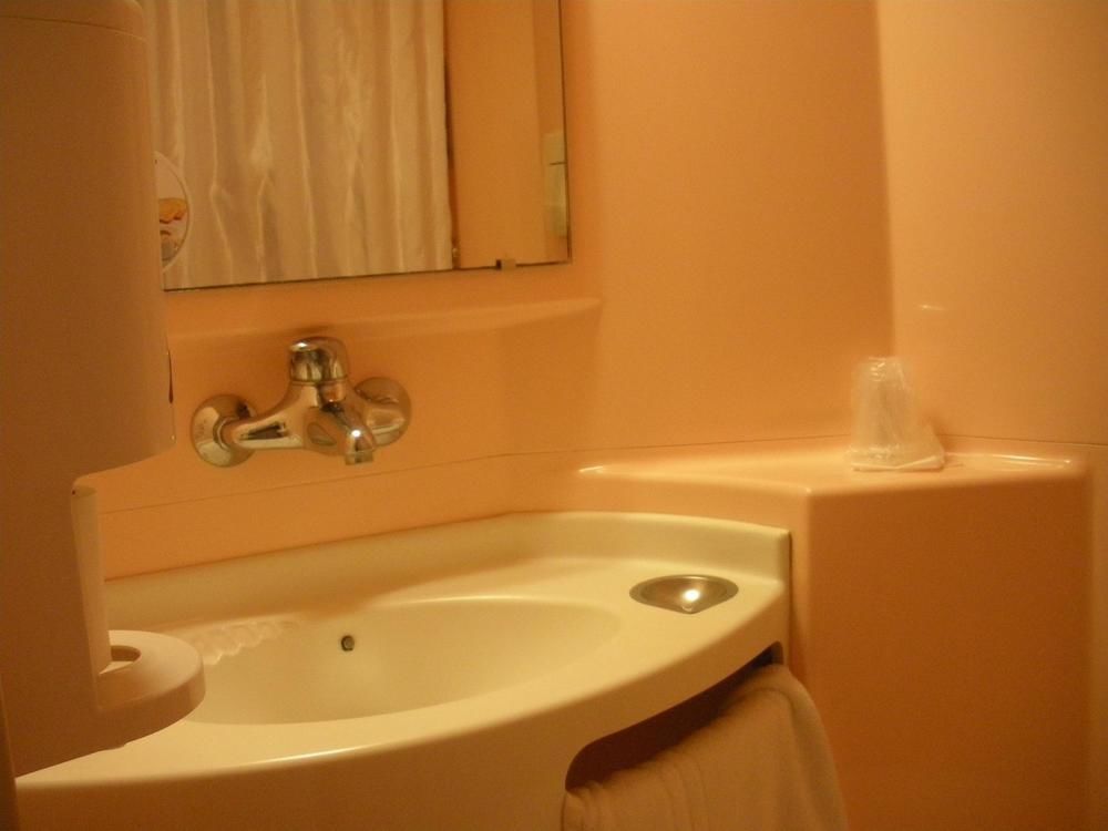 普瑞米尔艾福尔经典酒店 埃夫勒 外观 照片 A washbasin