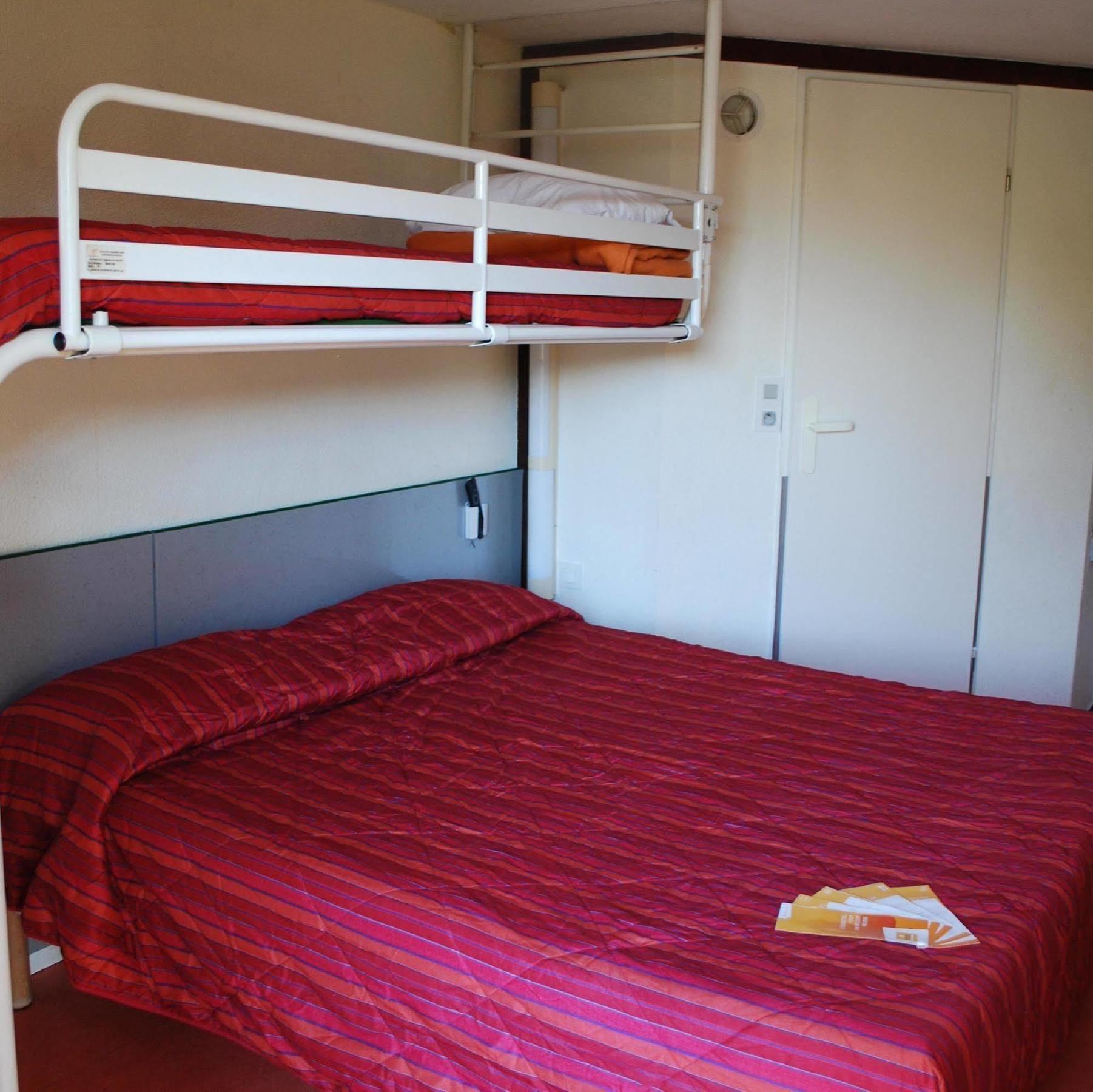 普瑞米尔艾福尔经典酒店 埃夫勒 外观 照片 A bunk bed in a hotel room